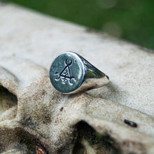 Load image into Gallery viewer, Shades Sigil Ring 1 - 925 Silver
